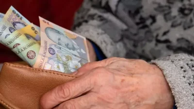Vești bune pentru milioane de pensionari! Ajutor de 400 de lei înainte de Crăciun și vouchere pentru energie anunțate oficial!
