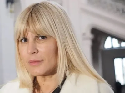 Elena Udrea, mesaj acid lângă un șarpe: „La câți am ținut la sân, cu acesta a fost o joacă!”