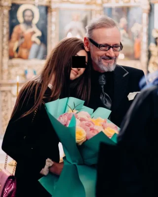 Mikaela Albu a rupt tăcerea! Ce se întâmplă, de fapt, între ea și soția tatălui său: „Este un om…”
