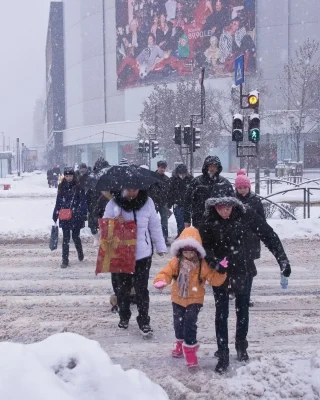 Prăpăd în București! Cod roșu de ninsoare, Centura închisă și zboruri blocate. Nu pleca sub nicio formă la drum
