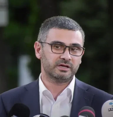 Bani pe card pentru milioane de români! Cine primește 1.000 de lei în decembrie. Anunțul oficial al ministrului
