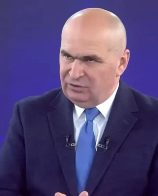 Haos în școli! Zeci de clase de liceu dispar peste noapte. Profesorii fug din sistem, părinții sunt disperați