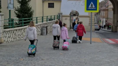 Veste proastă pentru milioane de părinți! Alocațiile nu cresc nici în 2026. Câți bani pierd copiii, de fapt