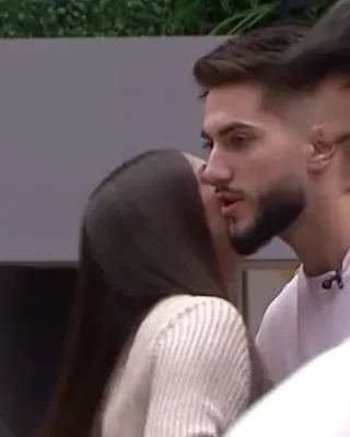 Ea este noua concurentă din Casa Iubirii! Fetele au înlemnit când au văzut-o: A venit special pentru Iosif?