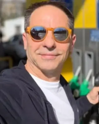 Dan Negru nu s-a mai abținut la benzinărie! Ce a descoperit vedeta la pompă: „60% din preț se duce la stat”