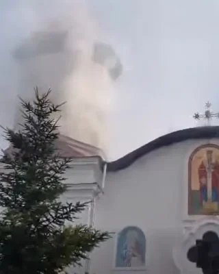 Prăpăd pe DN1! Biserica pictată de Grigorescu a luat foc în timpul slujbei. Ce au pățit cei 120 de oameni din interior
