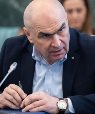 Vestea momentului pentru acești pensionari! Cine primește mai mulți bani pe card. Se elimină o taxă importantă