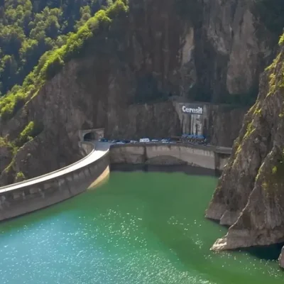 Ce s-a găsit în Lacul Vidraru! Mii de români nu mai pot bea apă de la robinet, e jale totală în Argeș