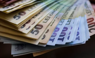 Vestea momentului pentru părinți! Când intră alocațiile în martie 2026. Se schimbă data la care vin banii pe card